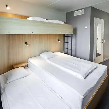 Airport Hotel, Hotell