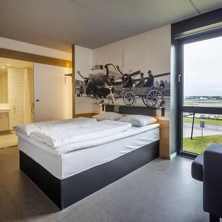 Airport Hotel,
