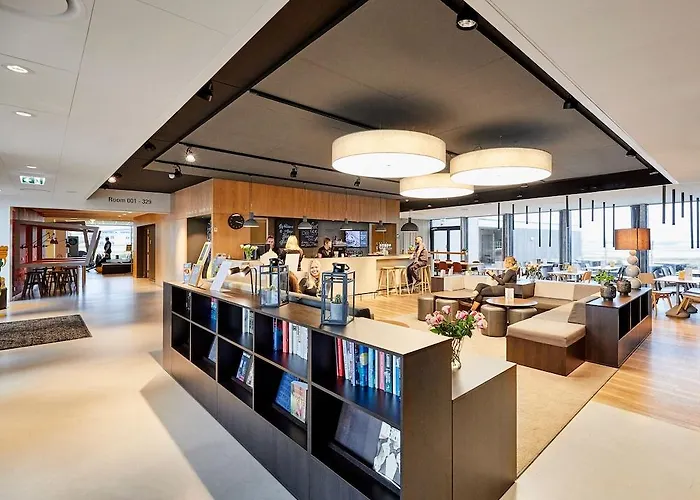 Airport Hotel, Hotel